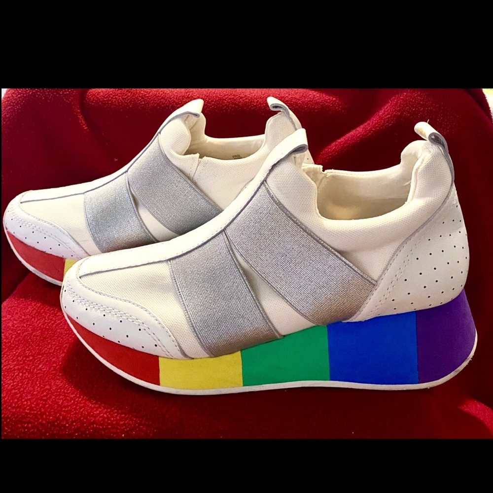 Sneaker - Picture 2 of 5